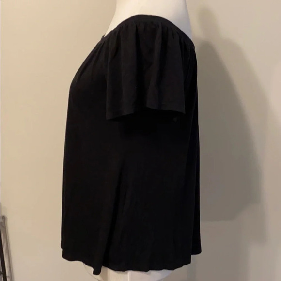 •Socialite• On/off shoulder black tee - so cute💕 - Picture 5 of 8